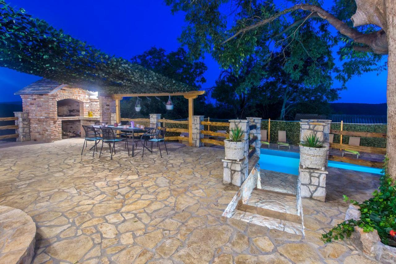 Luxury House Ivan With 4 Bedrooms Divojevici Exterior foto